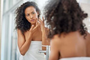 Read more about the article Acne and the importance of daily sun protection with Heliocare